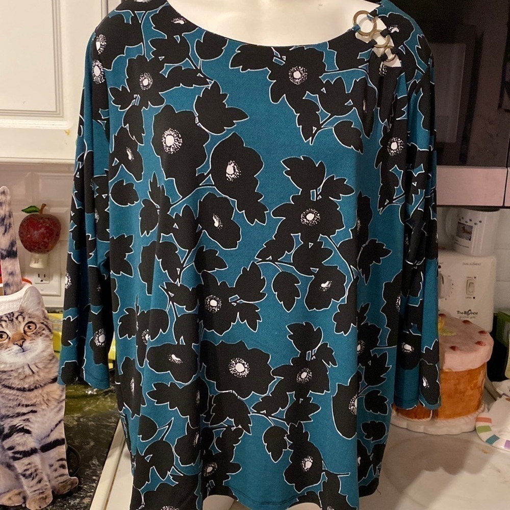 A womens Adrienne Vattadini casual stretch 3/4 sleeve plus size top 2x